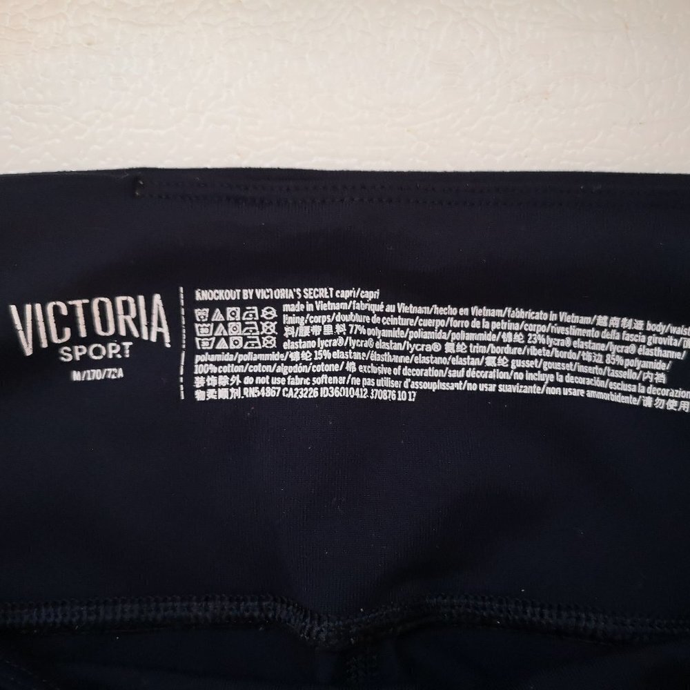 Knockout by Victoria's Secret Ladies Size Medium Navy Capri Workout Leggings
